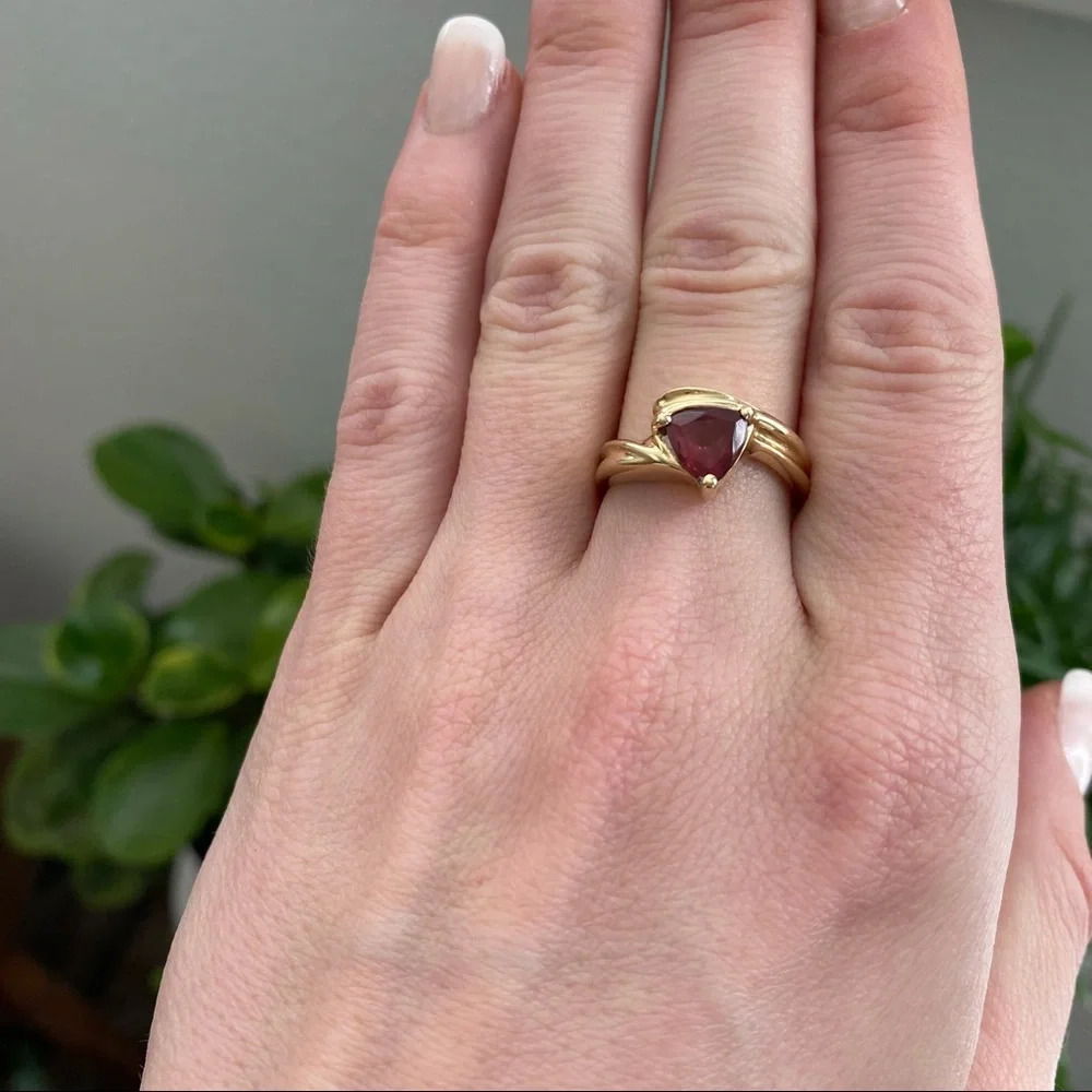 Vintage 14K Gold Rare Red Amethyst Ring - 4.54g - Picture 14 of 16
